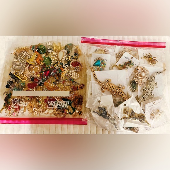 Bulk Wholesale Lot 300 Mixed Brooch Pins – Assorted Rhinestone Styles